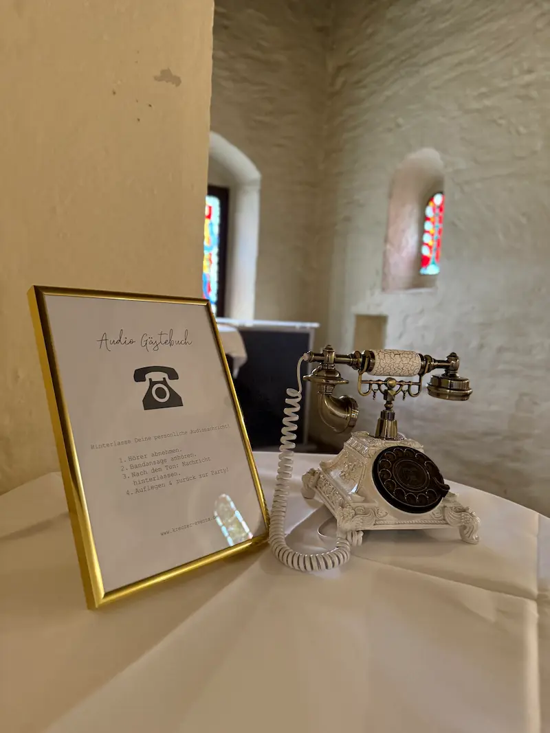 Audio-Gästebuch als Retro-Telefon bei einer Hochzeit im Herzogsaal in Regensburg