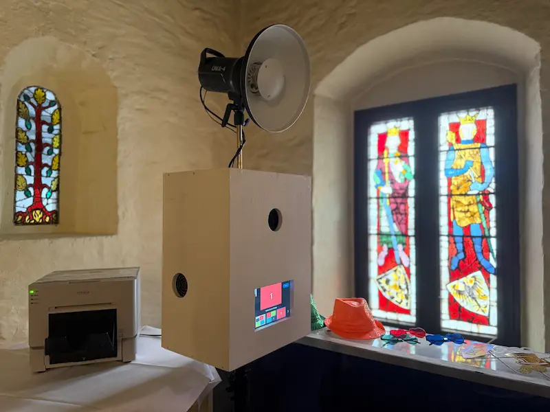 Fotobox auf einer Hochzeit im Herzogsaal Regensburg mit Accessoires und Sofortdruck